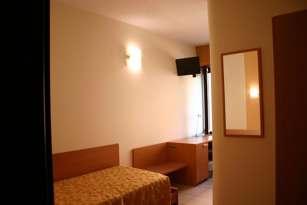 Hotel Moro Freoni San Pietro in Cariano Szoba fotó